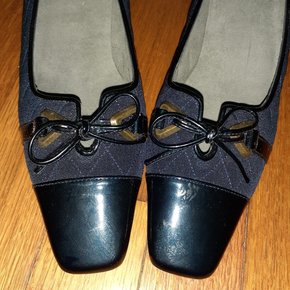 Stuart Weitzman Navy Pumps